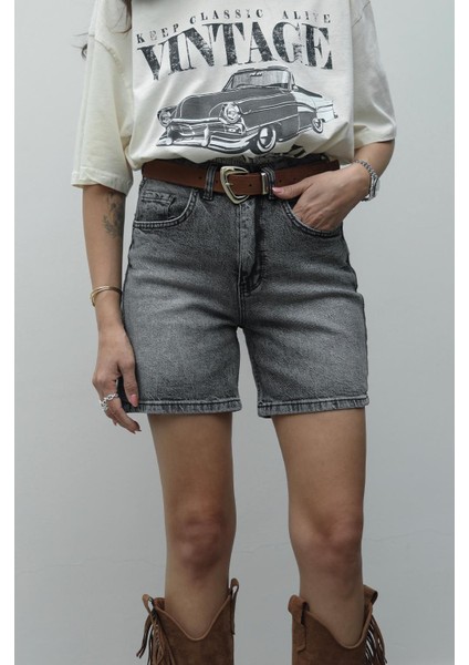 Gri Yıkamalı Fit Denim Şort