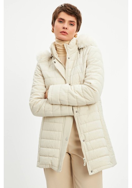 Bej Kapitone Kapüşonlu Mont modelleri