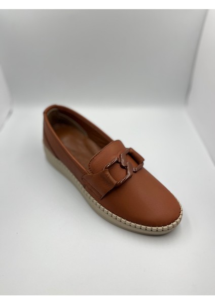 Kundura Hafif Taban Tokalı Deri Günlük Bayan Ayakkabı