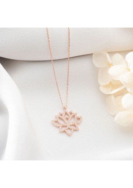 925 Ayar Gümüş Taşlı Lotus Kolye fırsatları