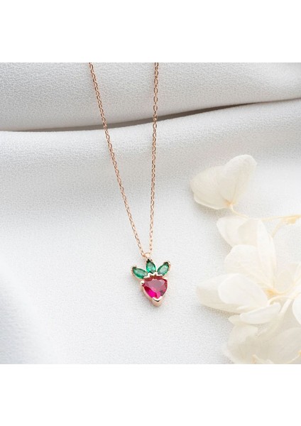 925 Ayar Gümüş Kırmızı Taşlı Çilek Kolye fırsatları