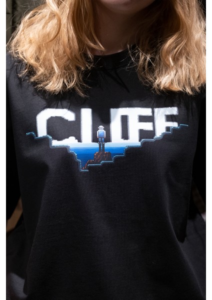 Cliff Logo No.2 Tişört - Rahat Kesim, %100 Pamuk fırsatları