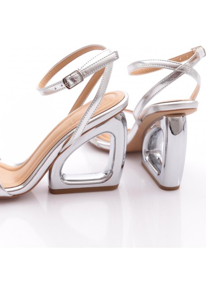 2426 Kadin Bilekten Bağlamali Topuklu Abiye Ayakkabi modelleri