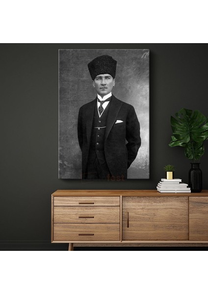 Siyah Kalpaklı Atatürk - Klasik Duruş Kanvas Tablo