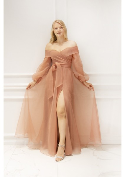 Gül Kurusu Kayık Yaka Yırtmaç ve Kemer Detaylı Tül Uzun Abiye Elbise fiyatları