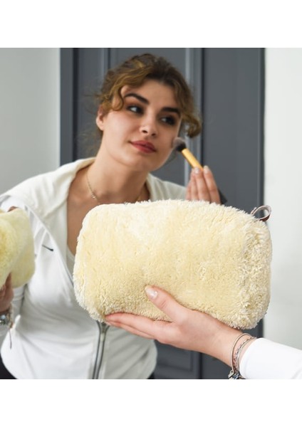 Pandamke Fermuarlı Peluş Makyaj Çantası (Uzun Tüylü) – Kadınlar Için En Yeni Makyaj Çantası