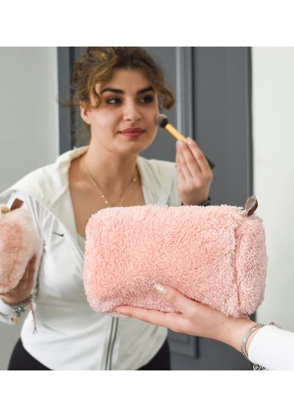 Pandamke Fermuarlı Peluş Makyaj Çantası (Uzun Tüylü) – Kadınlar Için En Yeni Makyaj Çantası
