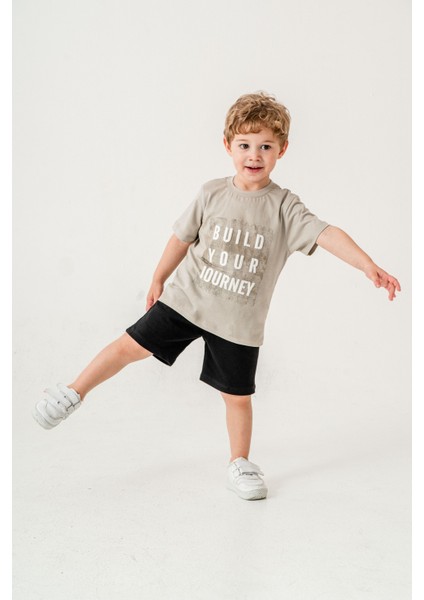 Erkek Çocuk Kabartma Baskılı Alt Üst Yazlık T-Shirt Şort Ikili Takım Çağla
