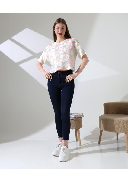 Çiçek Tül Detaylı Nakışlı Bluz T-Shirt