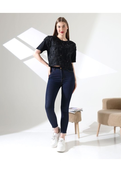 Çiçek Tül Detaylı Nakışlı Bluz T-Shirt