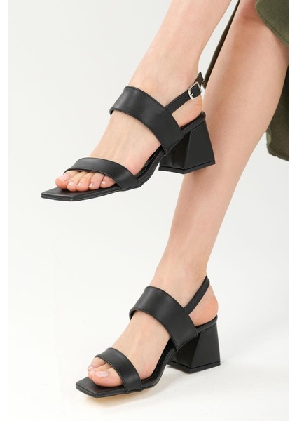Astrid Siyah Renk Çift Bantlı Topuklu Kadın Sandalet