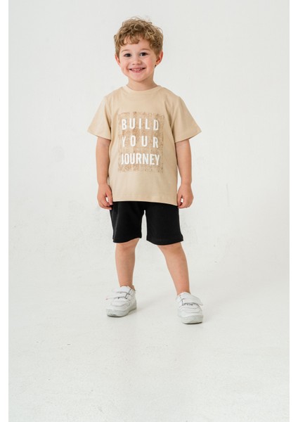 Erkek Çocuk Kabartma Baskılı Alt Üst Yazlık T-Shirt Şort Ikili Takım Bej