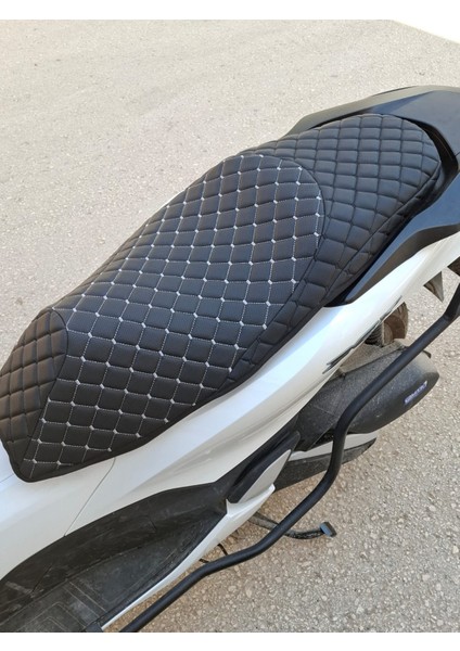 Honda Pcx Koltuk Koltuk Kılıfı Tay Tüylü Bej Kapitone Desenli Ortopedik (Ultra Lüks)