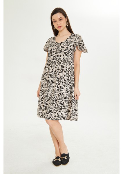 Desenli V Yaka Kısa Elbise