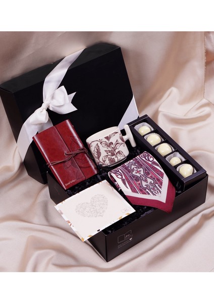 Anneler Günü Hediyesi - Anneye Isme Özel Deri Defter Fincan Fular Çikolata Hediye Seti