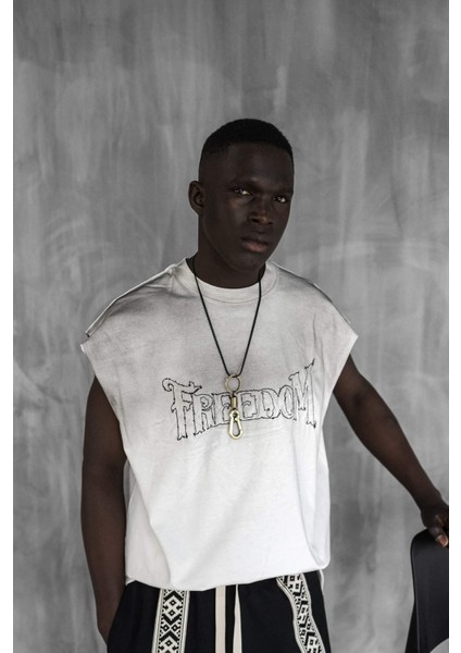 Erkek Önü Işlemeli Oversize Yıkamalı Kolsuz T-Shirt Ekru