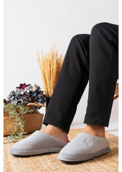 Unisex Kadife Ev Terliği – Yumuşak ve Konforlu, Kaymaz Tabanlı, Gondol Nakışlı Şık Model Kadın Erkek modelleri