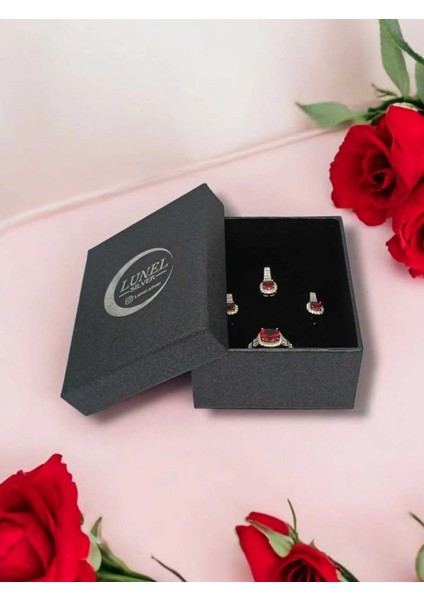 925 Ayar Gümüş Koyu Pembe Yakut Taşlı Takı Seti – Kolye Ucu, Yüzük ve Küpe