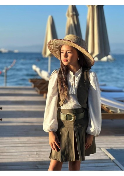 Kız Çocuk Gabardin Yelek Ipli Gömlek Pileli Etek ve Gold Tokalı Kemer 4'lü Takım