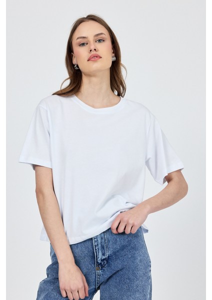 Beyaz Bisiklet Yaka %100 Pamuk Relaxed Fit Tişört 2142M