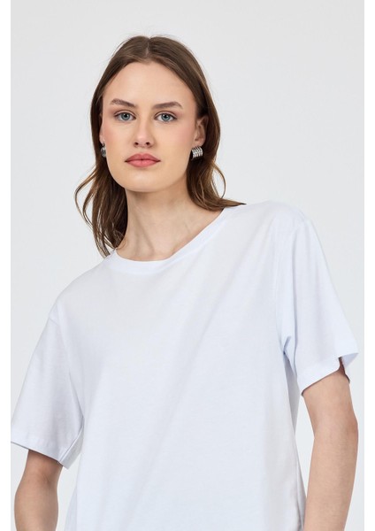 Beyaz Bisiklet Yaka %100 Pamuk Relaxed Fit Tişört 2142M fırsatları