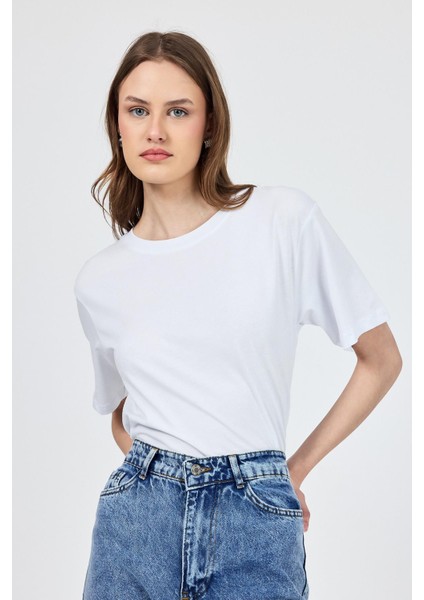 Beyaz Bisiklet Yaka %100 Pamuk Relaxed Fit Tişört 2142M