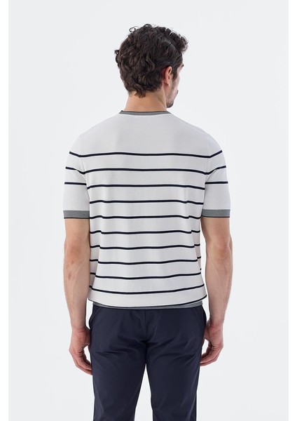 Beyaz Lacivert Slim Fit Bisiklet Yaka Çizgili Triko T-Shirt fırsatları