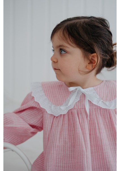 Ruffles Pembe Çizgili Beyaz Fırfır ve Kurdeleli Bebe Yaka Detaylı Kız Çocuk Pijama Üstü
