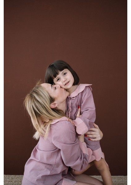 Scallop Pembe Lila Çizgili Dilimli Bebe Yakalı Gömlek Kız Çocuk Pijama Üstü