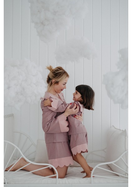 Scallop Pembe Lila Çizgili Dilimli Bebe Yakalı Şort Kız Çocuk Pijama Altı