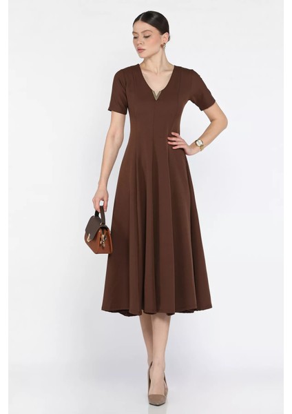 V Yaka Aksesuarlı Kısa Kol Elbise P-00016146