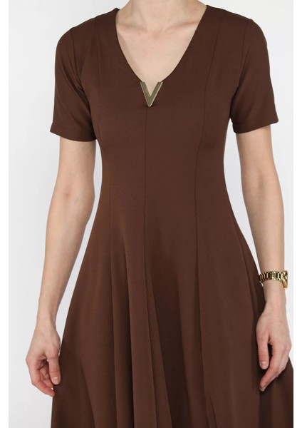 V Yaka Aksesuarlı Kısa Kol Elbise P-00016146 fırsatları