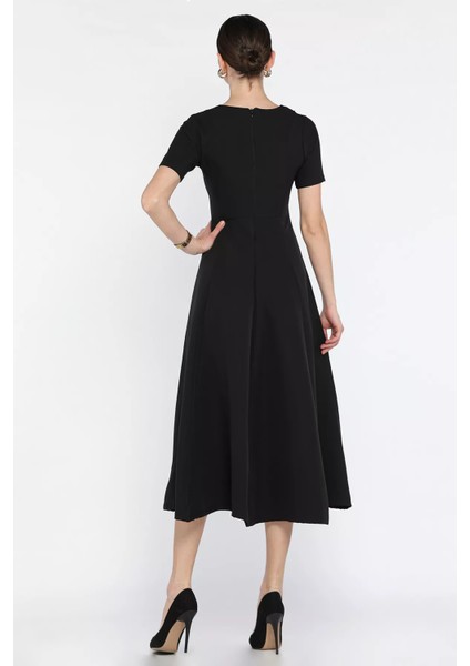 V Yaka Aksesuarlı Kısa Kol Elbise P-00016146 modelleri