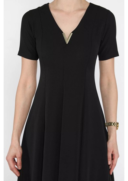 V Yaka Aksesuarlı Kısa Kol Elbise P-00016146 fırsatları