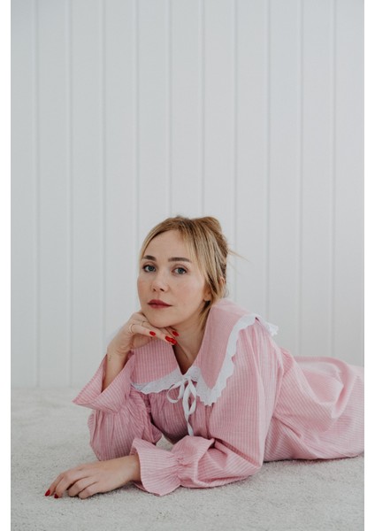 Ruffles Pembe Çizgili Beyaz Fırfır ve Kurdeleli Bebe Yaka Detaylı Pijama Üstü