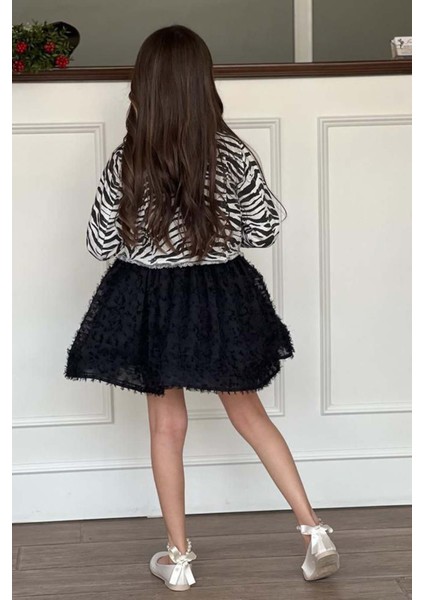 Kız Çocuk Bisiklet Yaka Penye T-Shirt Zebra Desenli Jean Ceket Üzeri Kırçıllı Siyah Etekli Takım fırsatları