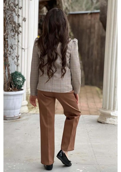 Kız Çocuk Yakası Açık ve Taş Detaylı Bluz Ekose Çizgi Blazer Ceket Kemerli Taba Alt Üst Takım
