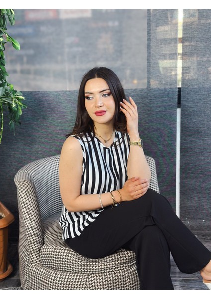 Kadın Siyah Beyaz Dikey Çizgili Kolsuz Düğmeli Gömlek Bluz | Şık ve Günlük Ofis Stili modelleri