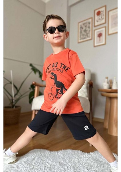 Erkek Çocuk Dinazor ve Bisiklet Baskılı Turuncu T-Shirt Penye Şortlu Takım