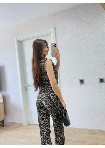 Leopar Desenli Düğmeli Bluzlu Pantolon Ikili Takım -Leopar
