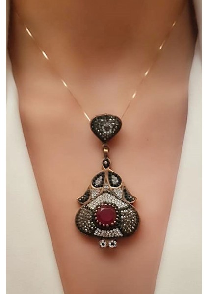 Swarovski Taşlı Kök Yakut Taş Detaylı 925 Ayar Gümüş Rose Tasarım Kolye