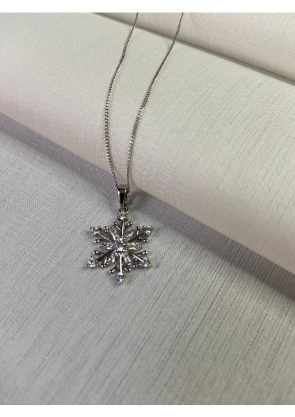 Kolye Kar Tanesi Uç Ile Şık Taşlı Silver Renk Xupıng Kalıte