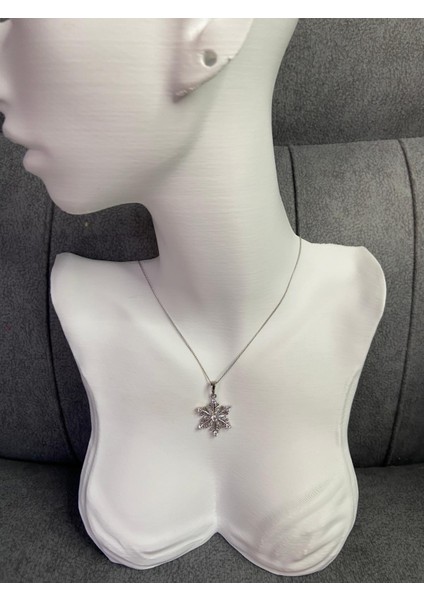 Kolye Kar Tanesi Uç Ile Şık Taşlı Silver Renk Xupıng Kalıte