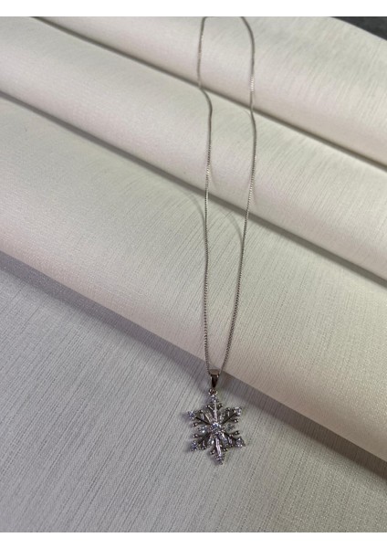 Kolye Kar Tanesi Uç Ile Şık Taşlı Silver Renk Xupıng Kalıte