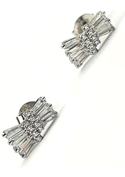 Pırlanta ışıltısında zirkon taşlı minimal fiyonk gümüş küpe