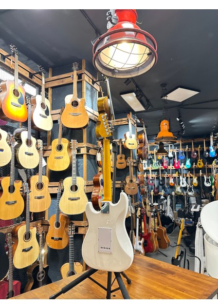 Stratocaster Beyaz Renk 3 Sigle Manyetik indirimleri