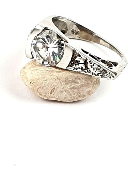 Gümüş tasarım tek taş yüzük modelleri