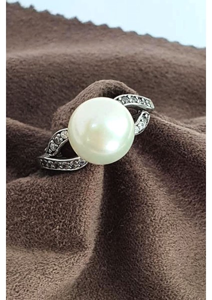zirkon taş detaylı gümüş inci yüzük modelleri