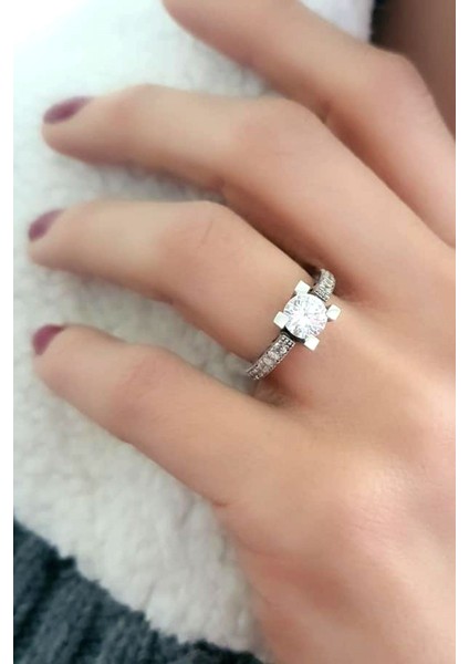 Swarovski taşlı gümüş tek taş yüzük