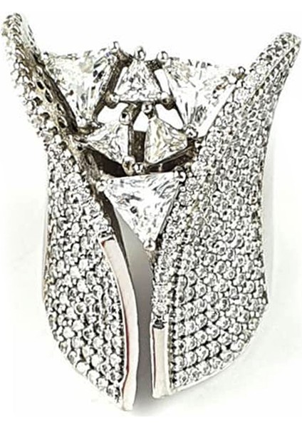 Tasarım gümüş pırlanta ışıltısında lüks yüzük modelleri